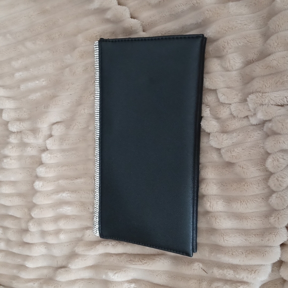 Clutch - Picture 2 of 3